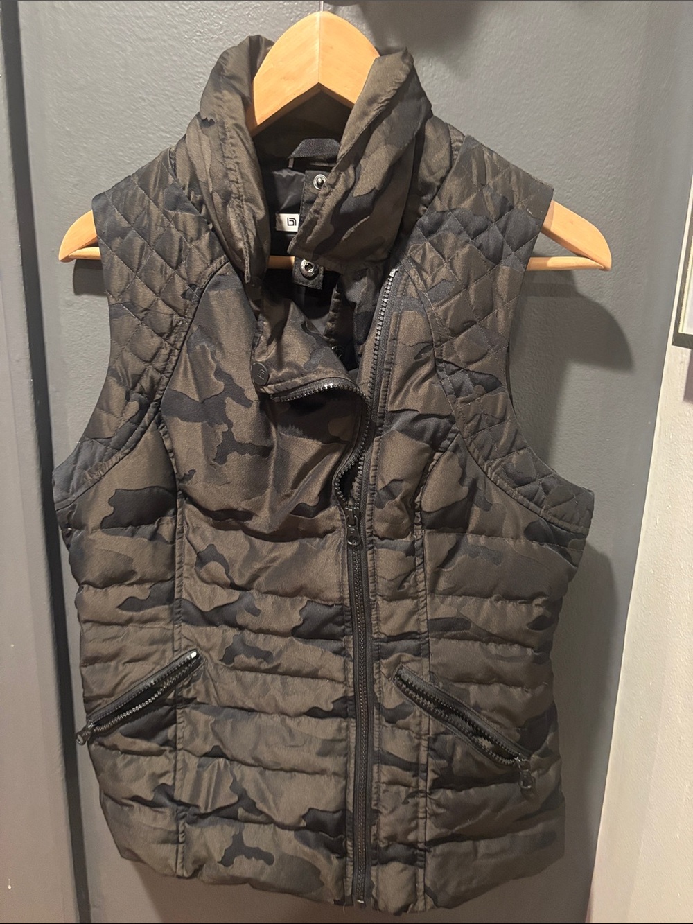 blanc noir Olive Green and Black Quilted Camo Puffer Vest